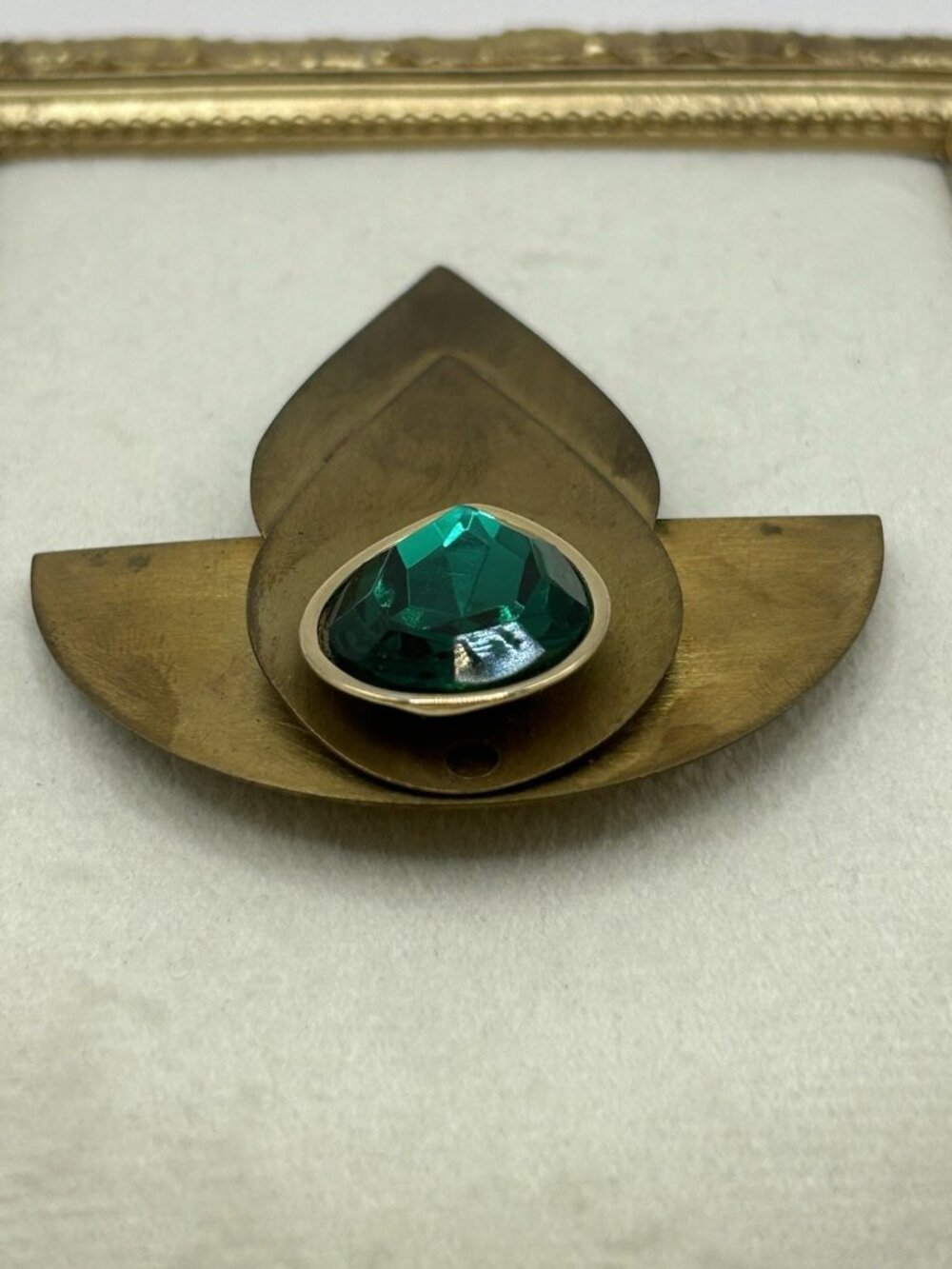 Vintage Art Deco Style Gold Tone Brooch Green Rhinestone Geometric Pin Traitors - Picture 5 of 9